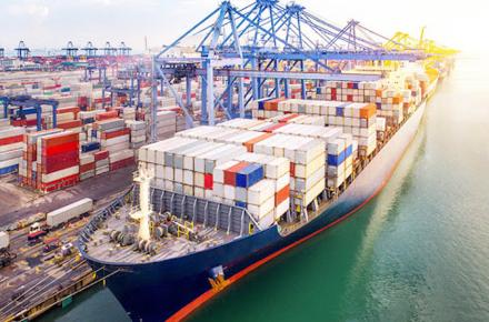 Navigating Global Trade Challenges for Logistics