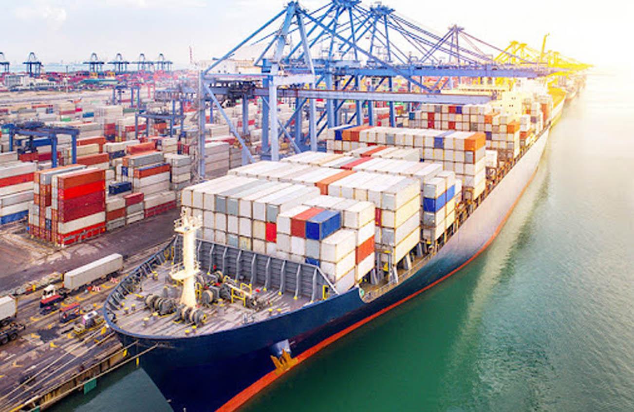 Navigating Global Trade Challenges for Logistics